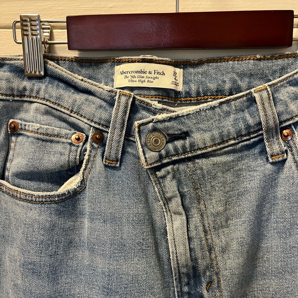 Abercrombie & Fitch The 90’s Slim Straight Ultra High Rise Jean - Picture 4 of 4